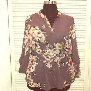 Gorgeous floral blouse! Juniors size